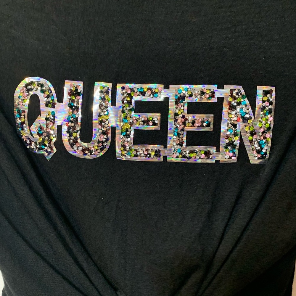 3 x $20 🤩 QUEEN rhinestone Crop Tee - Picture 2 of 3